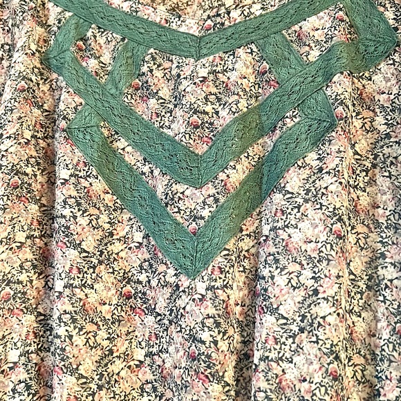 Floral short sleeve blouse with drop waist ruffle - Picture 2 of 2